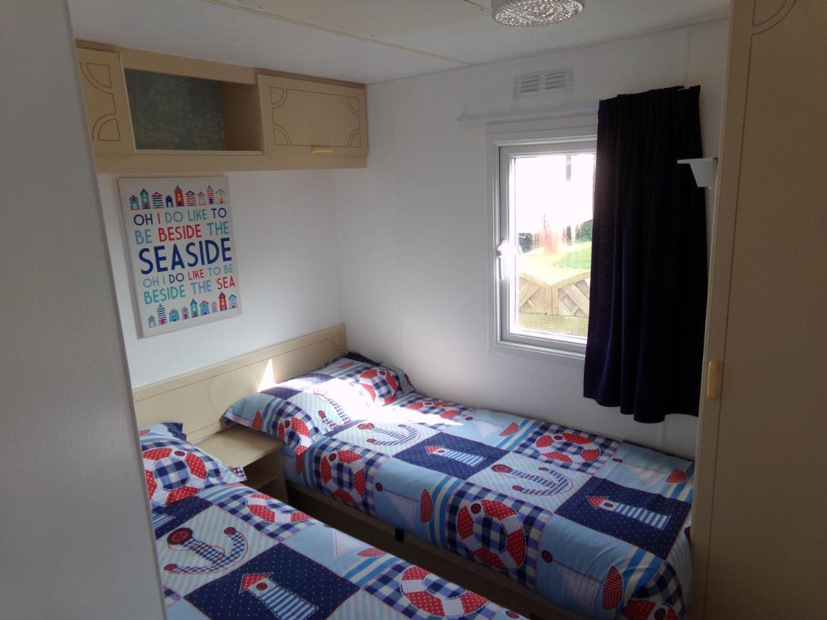 Happydaze Caravan Bacton  Exterior photo